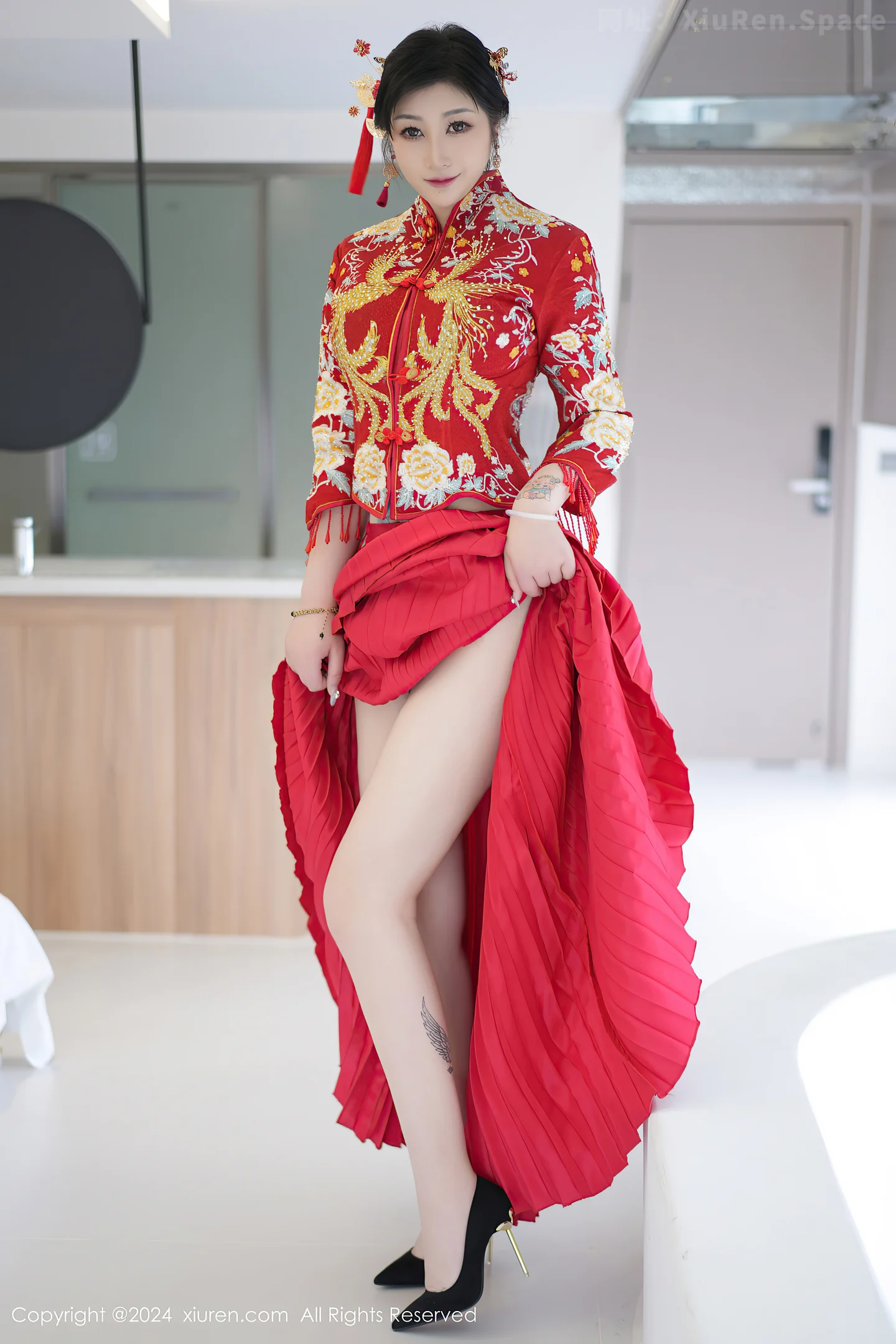 图片[6]-[XiuRen秀人网]VOL.8521 女神妲己 Toxic性感红色新娘装扮半脱秀丰腴身姿撩人诱惑写真71P-秀人网官方网站